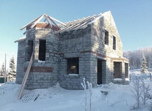 Как построить дом в зимнее время? 