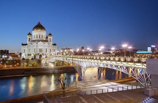 Мосты Москвы: Патриарший мост, Пушкинский мост, Смоленский мост, Строгинский мост.