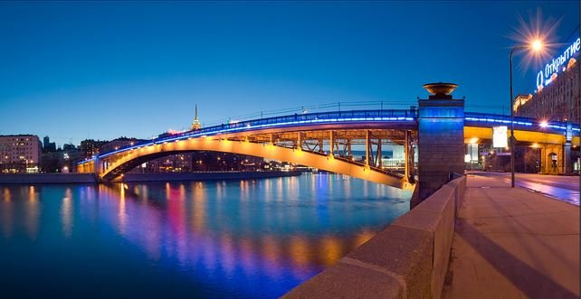 Смоленский мост через Москву-реку
