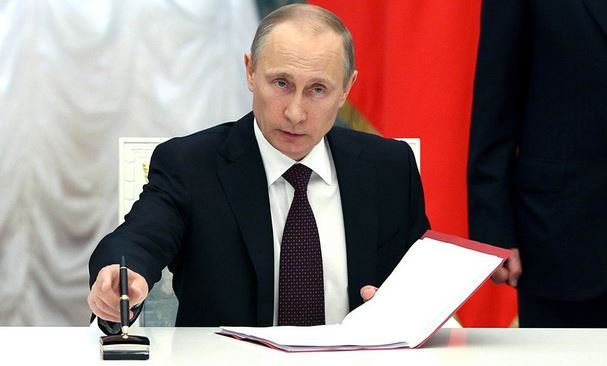 Путин подписал указ о признании документов, выданных в Донбассе.