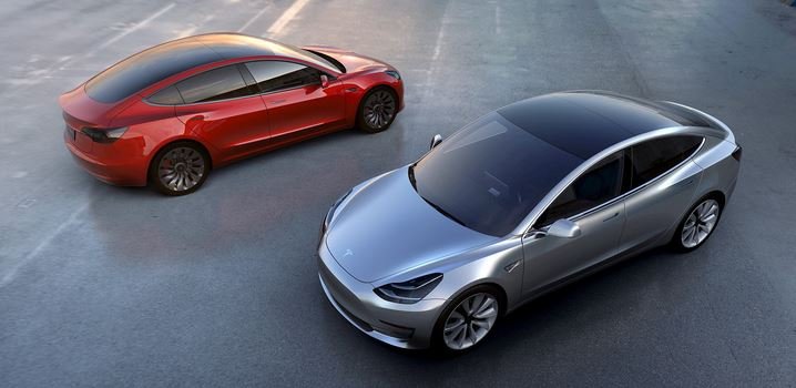 Tesla Model 3 - автомобиль года только сошел с конвейера.