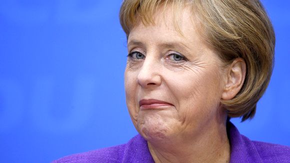 Премьер-министр грозит Меркель конституционным судом.