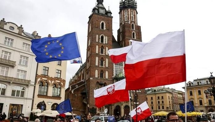 В Польше проходят многотысячные акции протеста.