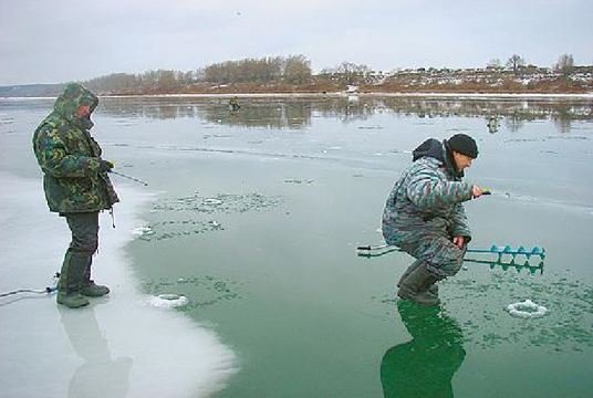Как рыбачить на тонком льду?