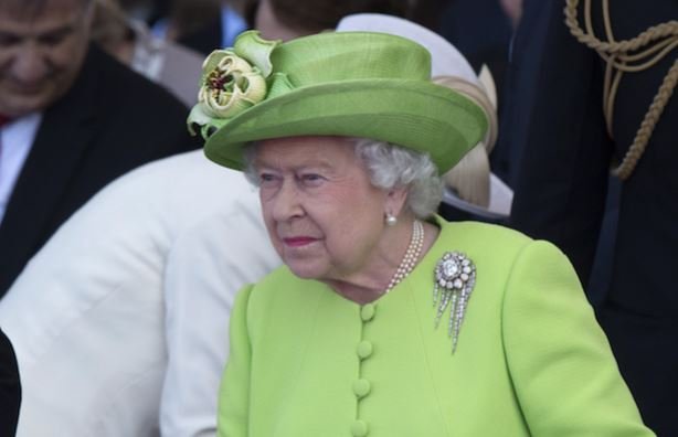 Елизавета II не отречется от трона в пользу принца Чарльза.