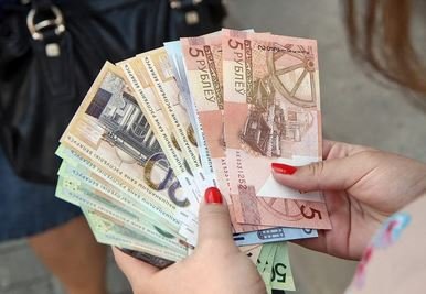 Средняя зарплата в Беларуси выросла