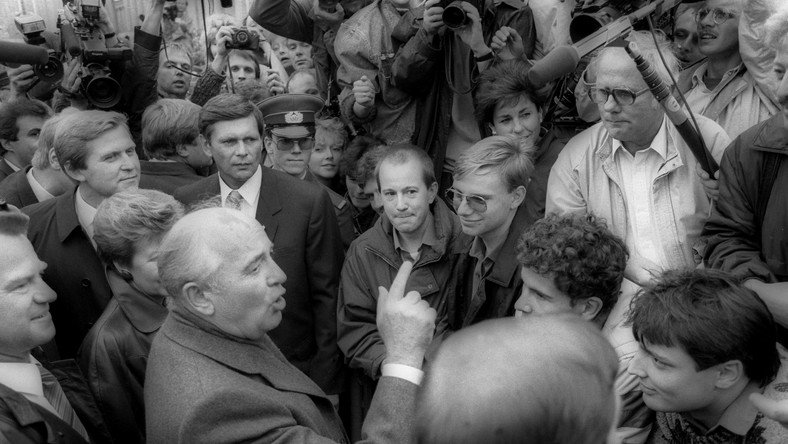 Британский шпион утверждает, что в 1989 году в ГДР спас жизнь Михаила Горбачева