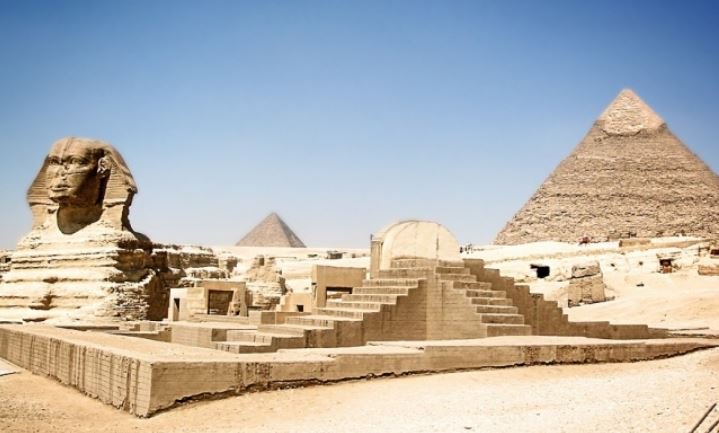 Сфинкс и Пирамиды