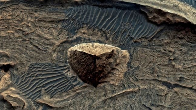 Ученые развеяли миф о пирамиде на Марсе