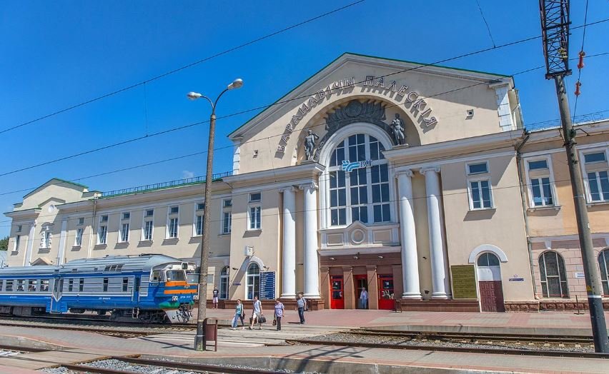 Из-за «минирования» железнодорожного вокзала в Барановичах эвакуировали 70 человек