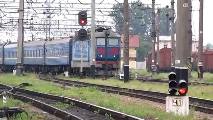Поезд насмерть сбил 20-летнего парня под Минском