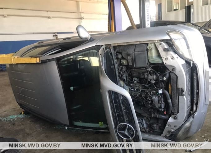 В Колядичах на автослесаря СТО упал автомобиль