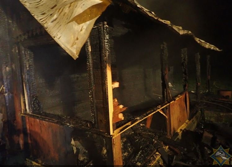 В Витебском районе на пожаре спаслись пенсионерка и ее сожитель