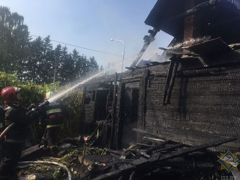 Пожилые жильцы спаслись из горящего дома в Витебске