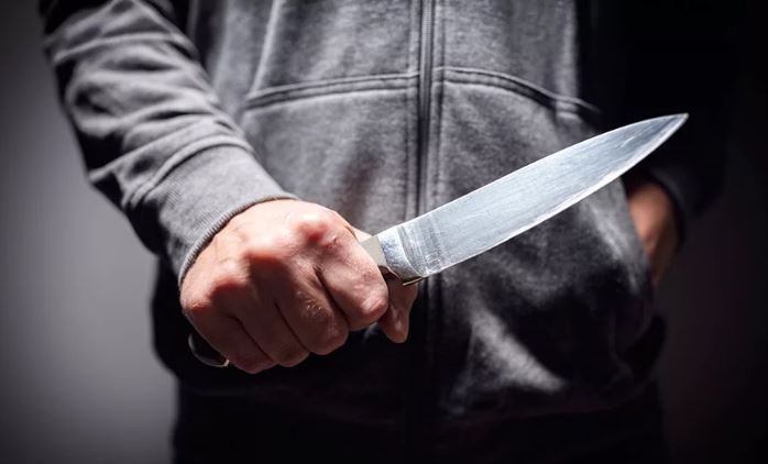 Минчан ударил ножом в живот попросившего закурить незнакомца