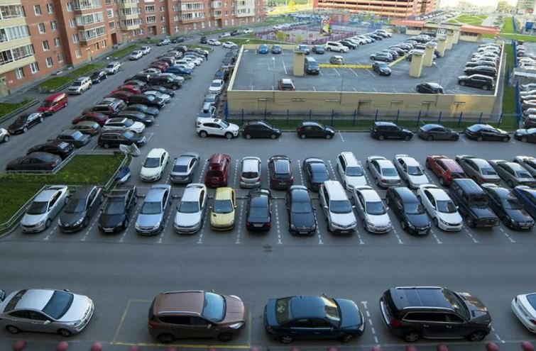 Лукашенко потребовал увеличить число парковочных мест в Минске