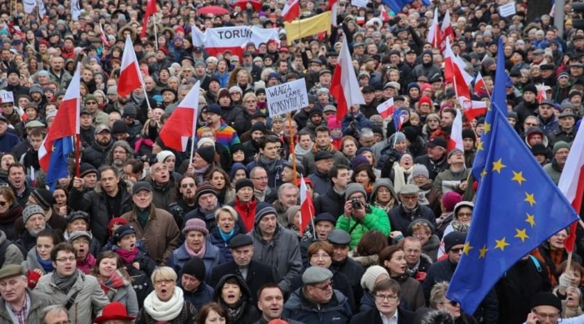 Поляки защищают независимость своей судебной системы