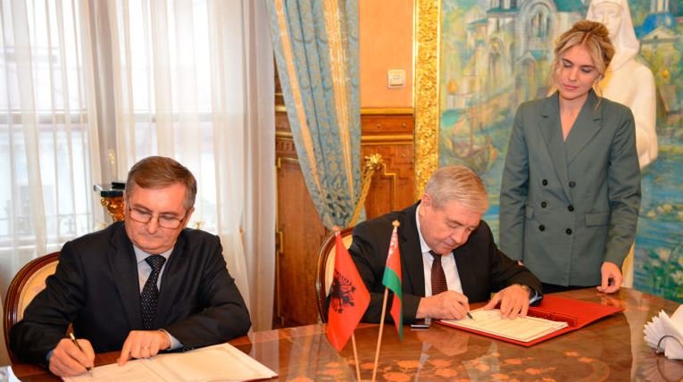 Албания отменила визы для граждан Беларуси
