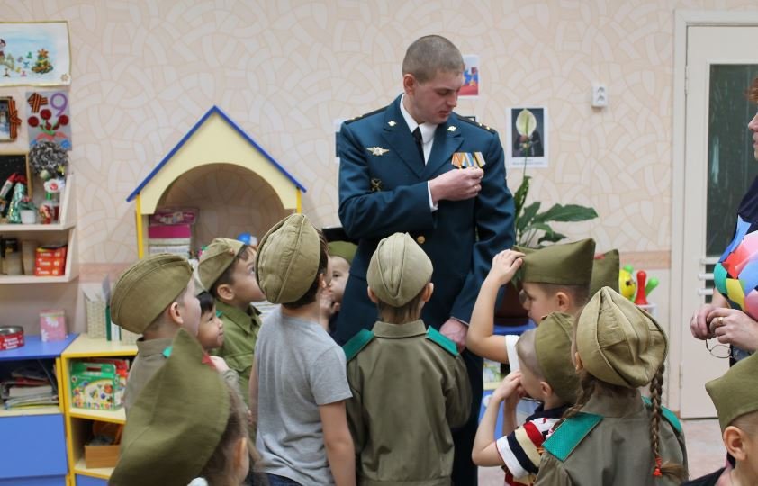 В школах Беларуси появятся военно-патриотические воспитатели
