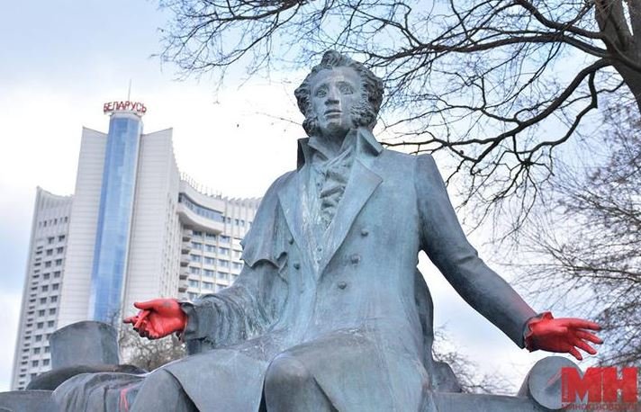 Задержан подозреваемый в осквернении памятника Пушкину в Минске