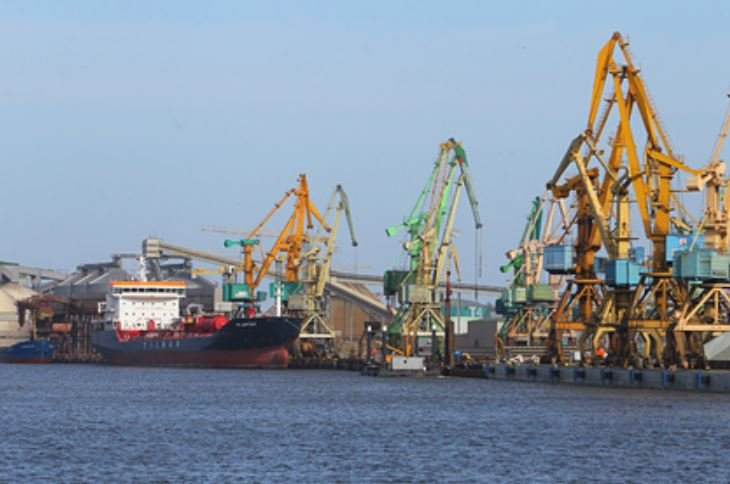 Норвежскую нефть для Беларуси разгружают в Клайпеде