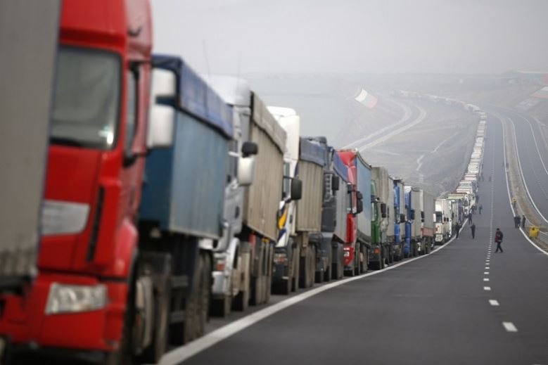 Польша запретит въезд грузовых автомобилей, зарегистрированных в Беларуси и России