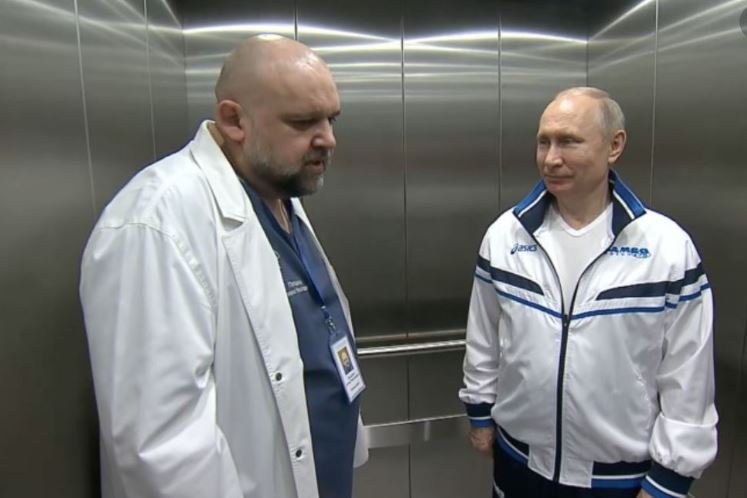 Главврач Коммунарки назвал ситуацию с коронавирусом в России близкой к критической