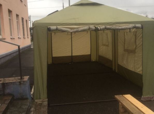 Минздрав прокомментировал появление военных палаток возле поликлиник