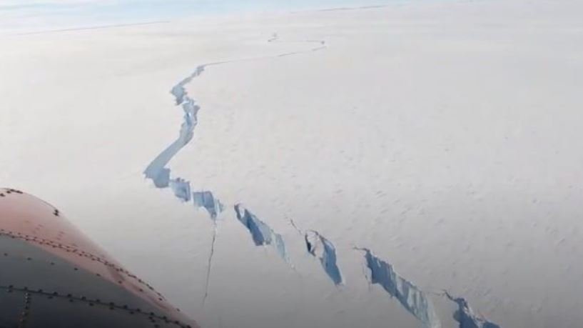 От Антарктиды откололся айсберг размером с Лондон