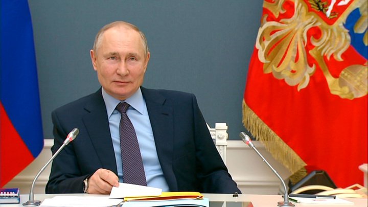 Путин сделал вторую прививку от COVID-19
