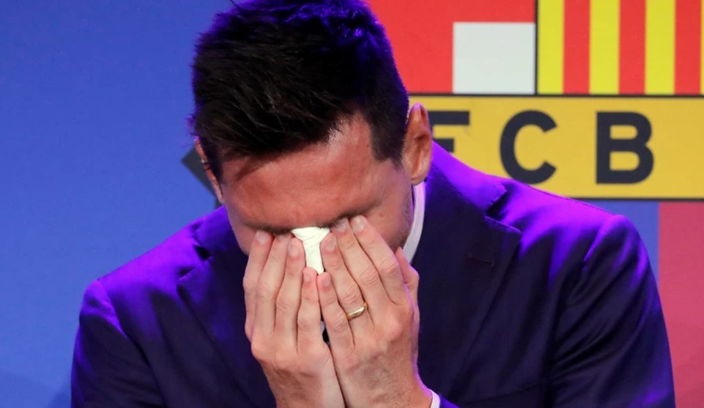 Лео Месси со слезами на глазах прощался с игроками «Барселоны»