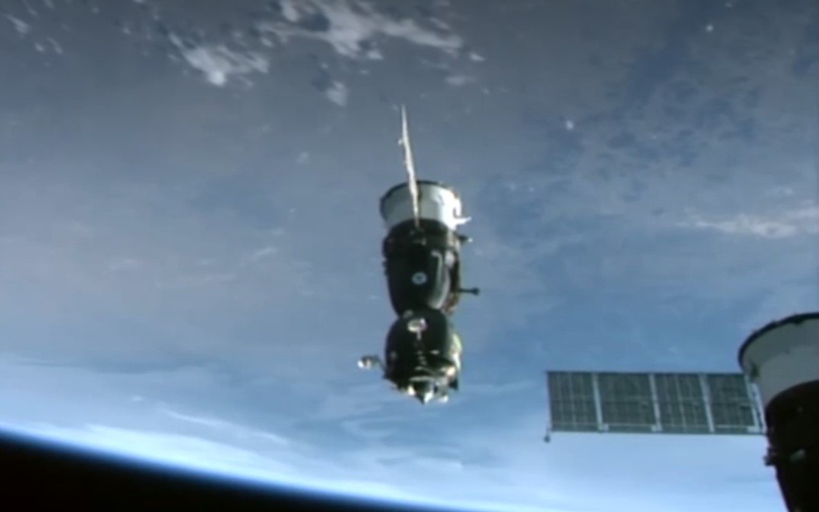 Спускаемый аппарат космического корабля «Союз МС-18» приземлился в Казахстане
