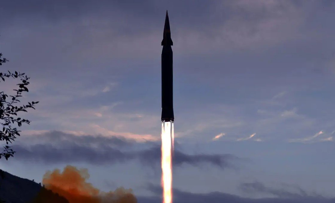 Китай испытал способную нести ядерное оружие гиперзвуковую ракету