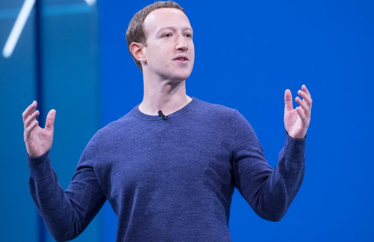На главу Facebook Цукерберга и его жену подали в суд за домогательства