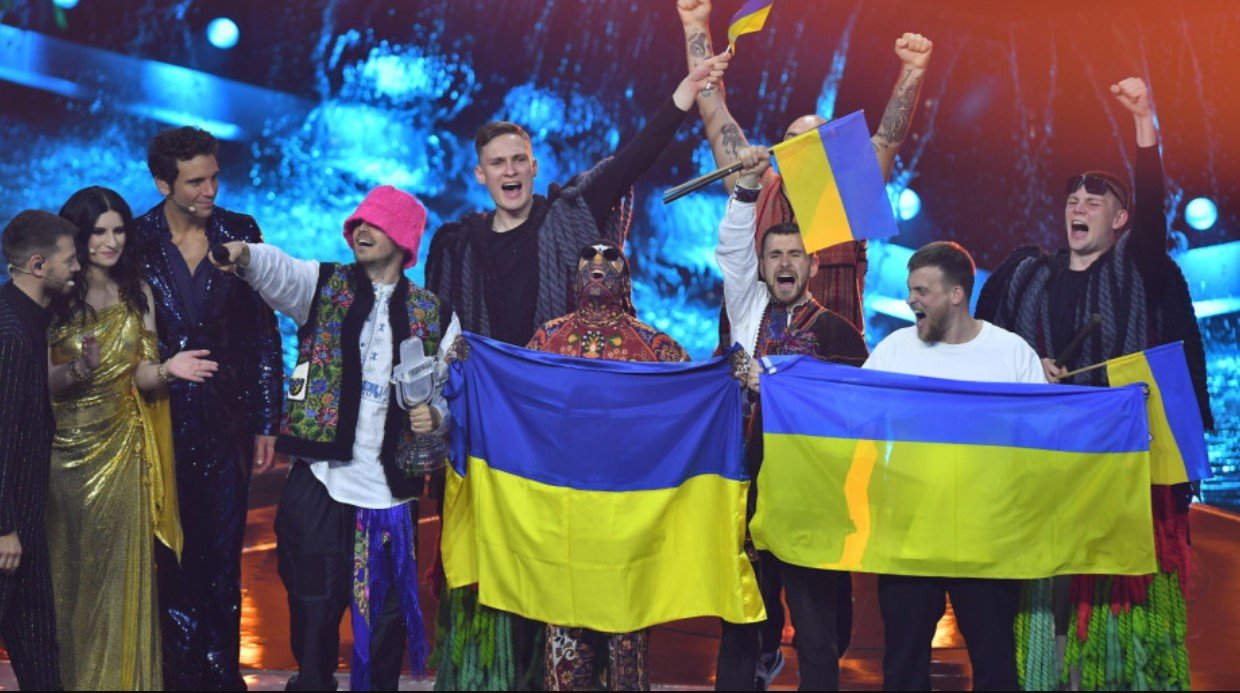 Украинская группа Kalush Orchestra с песней «Стефания» победила конкурсе «Евровидении-2022»