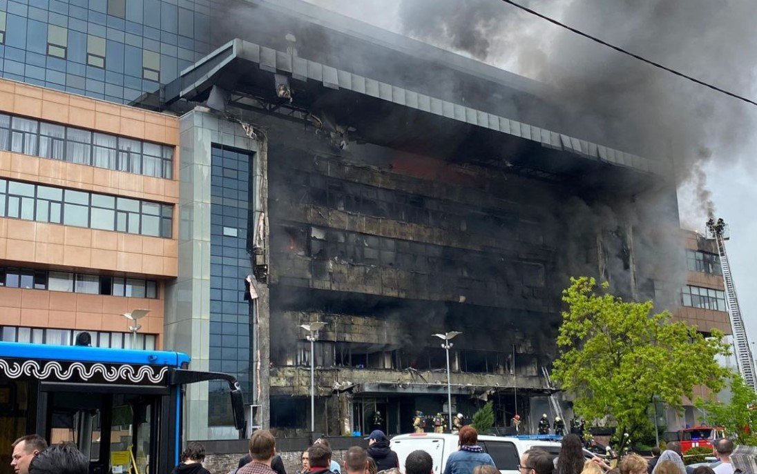 На западе Москвы горит Бизнес-центр «Сетунь-Плаза», людей эвакуируют
