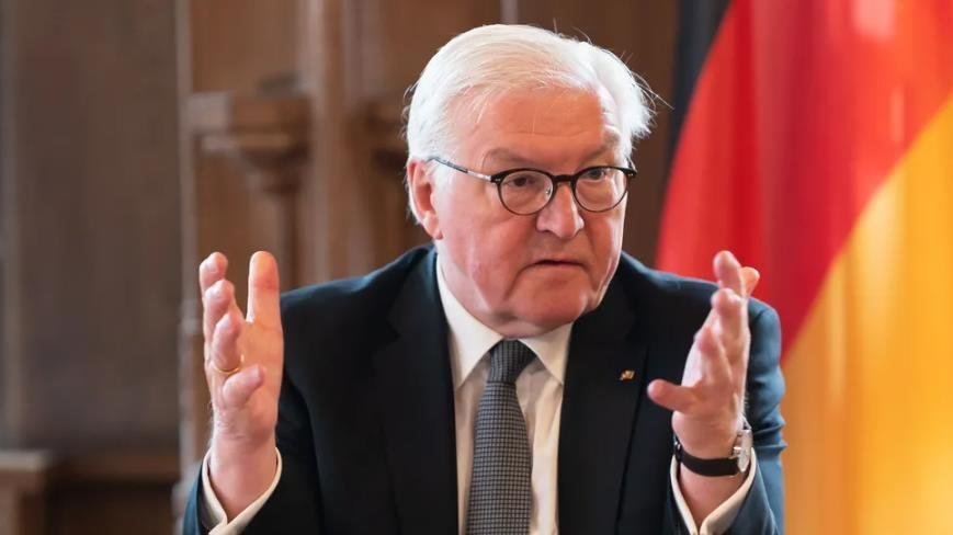 Президент Германии Штайнмайер потребовал от Зеленского объяснений за отмену его визита в Киев
