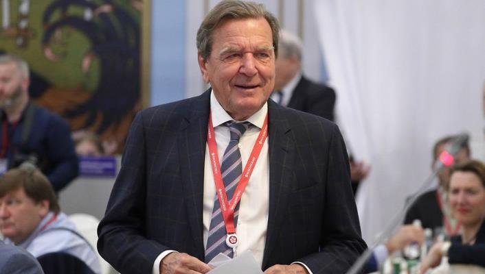 Экс-канцлер ФРГ Шредер назвал бессмысленными угрозы Украины захватить Крым