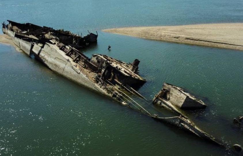 Из-за обмеления Дуная над водой появились корпуса старых немецких кораблей