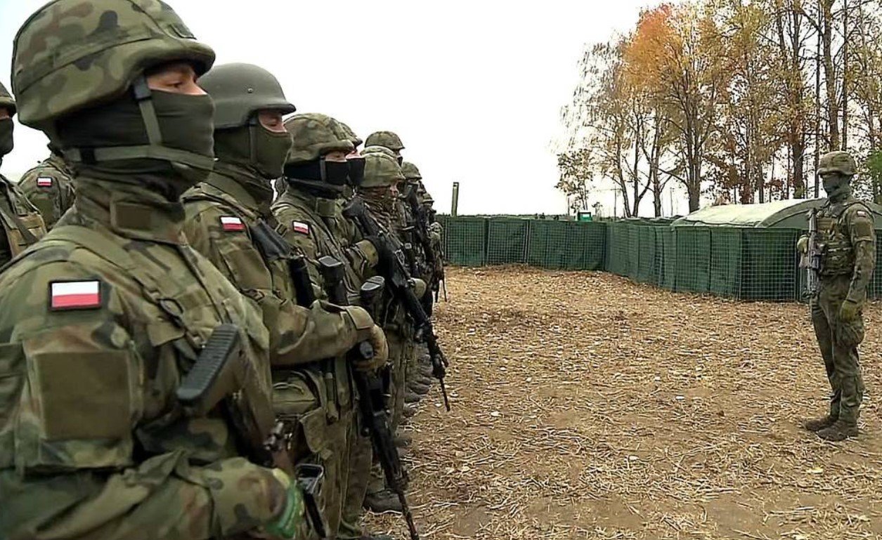 Польша подтвердила отправку снайперов на границу с Беларусью