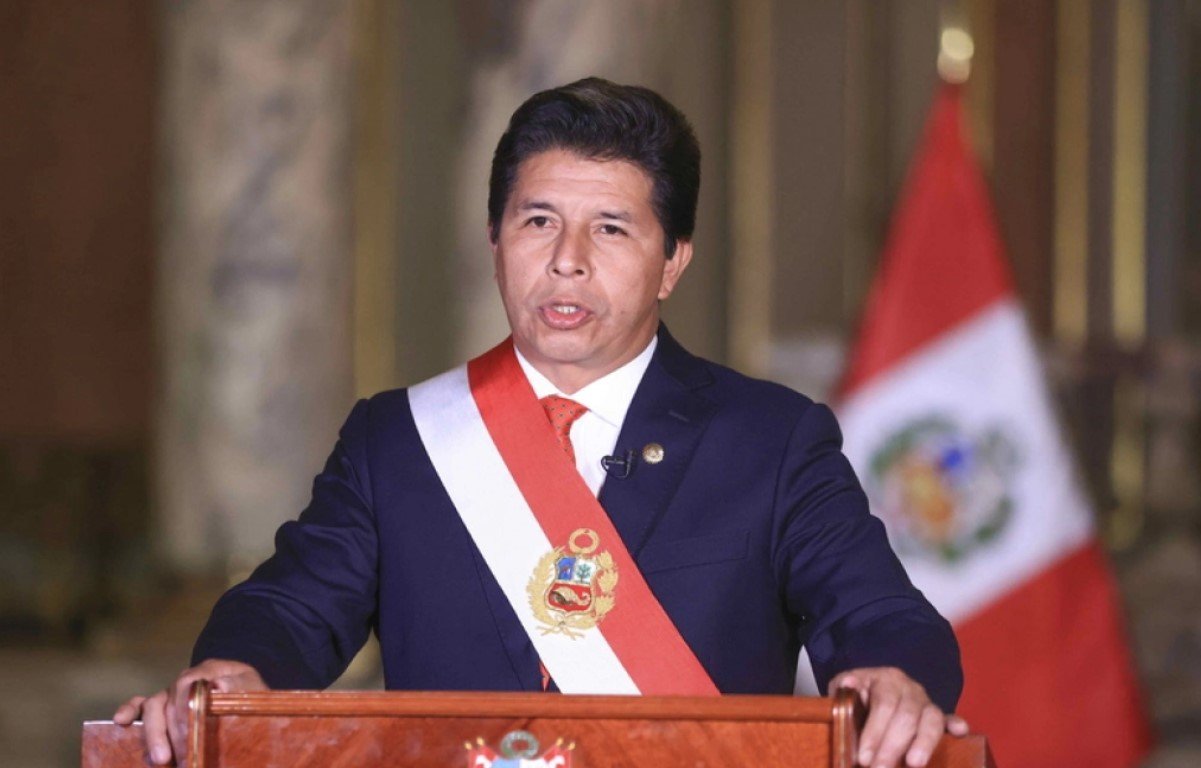 El Comercio: президента Перу Кастильо задержали после объявления импичменте