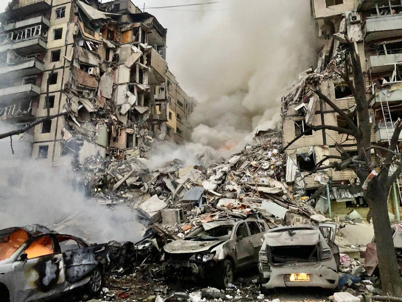 Зеленский заявил об обрушении жилой многоэтажки в Днепропетровске из-за взрыва