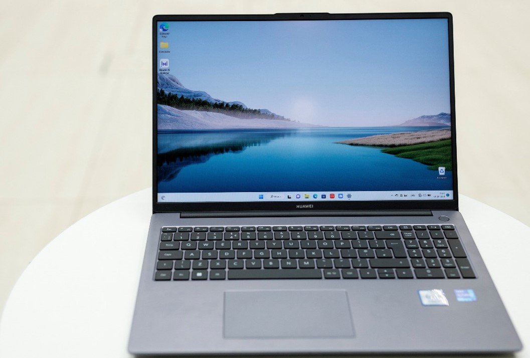 Каким должен быть ноутбук для работы и учебы? Разбираем на примере Huawei MateBook D16