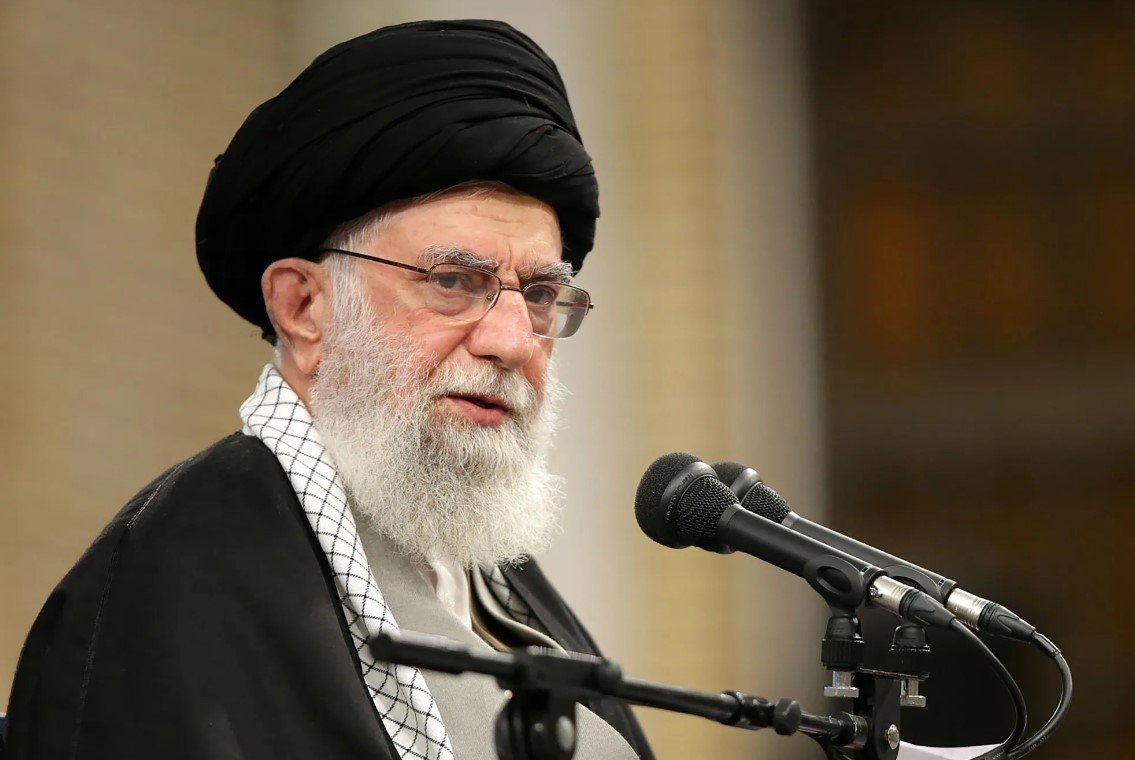 Хаменеи предупредил об опасности деэскалации конфликта на Ближнем Востоке