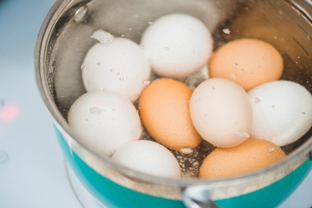 Вареные яйца будут храниться две недели: не все хозяйки знают эту хитрость