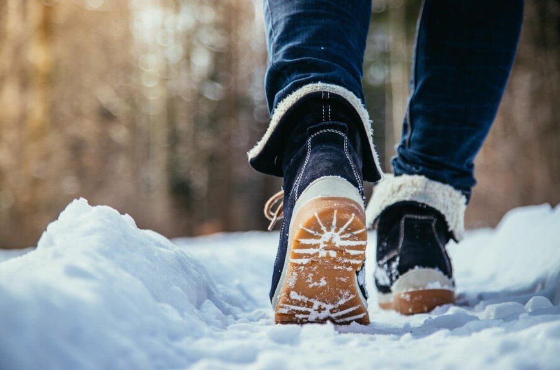 Как утеплить зимнюю обувь: три простых лайфхака, которые помогут