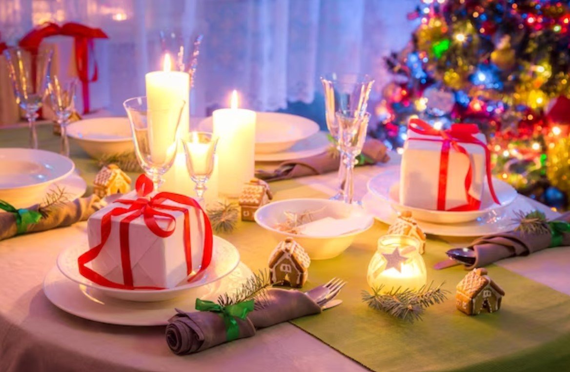 Будет выглядеть богато: 5 правил праздничного оформления новогоднего стола
