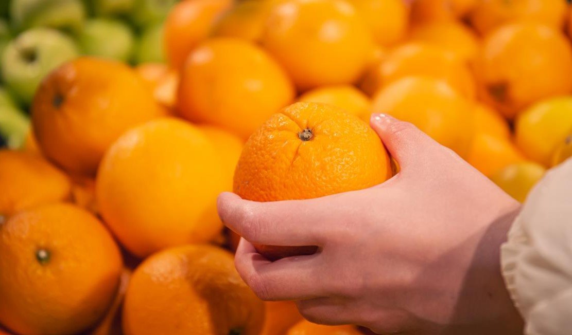 Выдает одна деталь: как выбрать сладкие и спелые апельсины