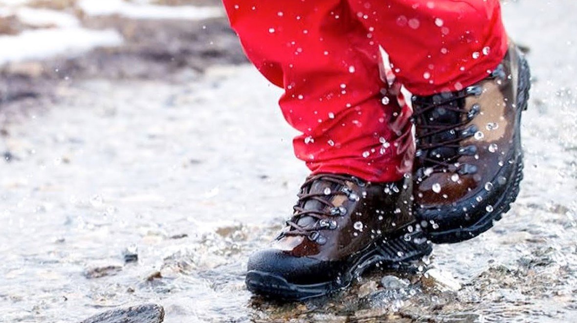 Как быстро сделать обувь непромокаемой: три простых способа
