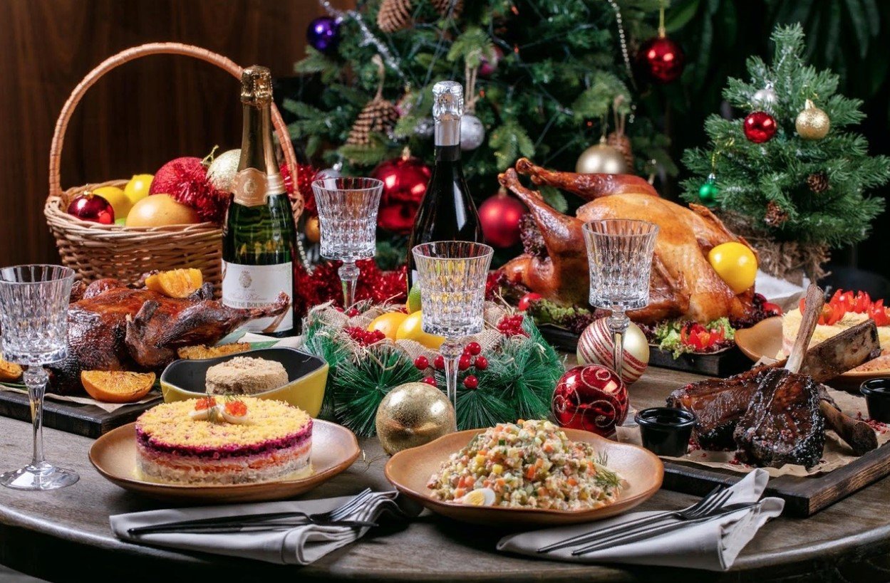 Диетологи рассказали, какие блюда лучше не сочетать за новогодним столом